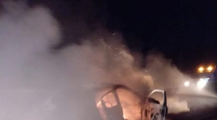 Botucatu: Carro fica destruído após incêndio na Rondon