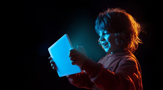 Aumento do uso da tecnologia impacta a rotina das famílias Aumento do uso da tecnologia impacta a rotina das famílias