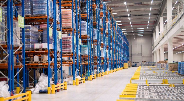 Demanda por produtos industriais encolhe 1,8% em março