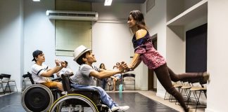 Jaime Arôxa comanda aulas de dança de salão para cadeirantes Jaime Arôxa comanda aulas de dança de salão para cadeirantes