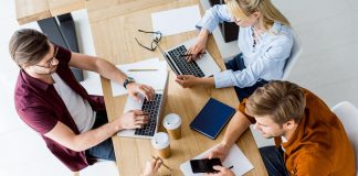 Gestores relatam dificuldades em trabalhar com a Geração Z Gestores relatam dificuldades em trabalhar com a Geração Z