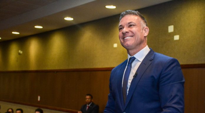 Prefeito de Bagé, Divaldo Lara, recebe prêmio nacional