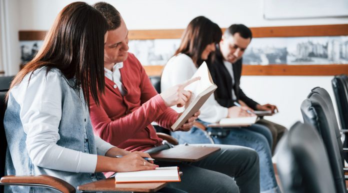 Errata: Cursos de Pós-Graduação registram alta de alunos