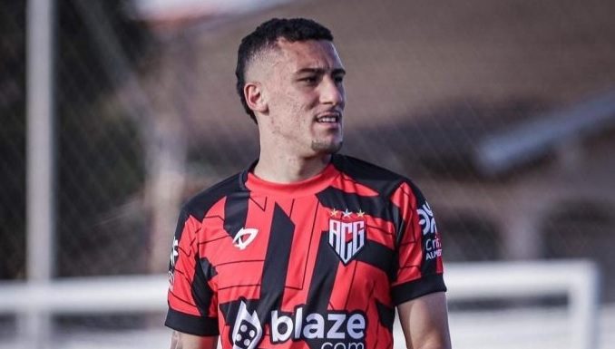 Botucatuense Baralhas marca seu 1º gol após retorno ao Atlético-GO e comemora. “Muito feliz”; Veja o gol