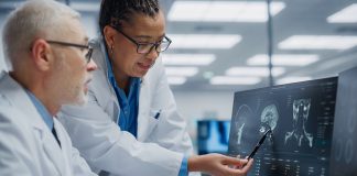 Especialista alerta para os sintomas da Esclerose Múltipla