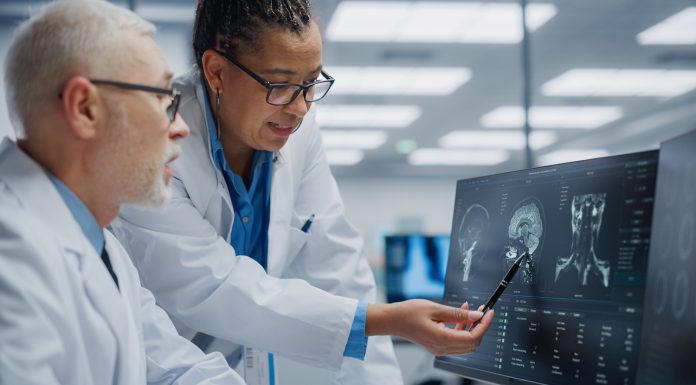 Especialista alerta para os sintomas da Esclerose Múltipla