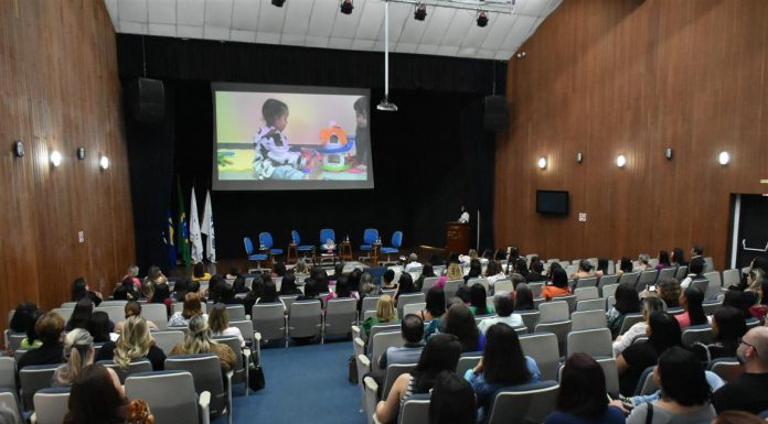 Botucatu: Jornada Municipal da Educação Infantil reúne professores e gestores em noite de abertura