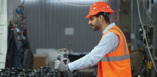 Manutenção industrial envolve ações técnicas e operacionais