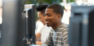 Inteligência Artificial impacta o ensino, mas habilidades humanas são essenciais