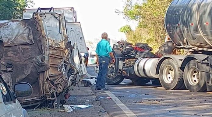 Botucatu: Caminhão-tanque se envolve em acidente entre a Mina e a Alvorada da Barra