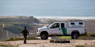 Brasil está no top 15 de detenções na fronteira dos EUA Brasil está no top 15 de detenções na fronteira dos EUA