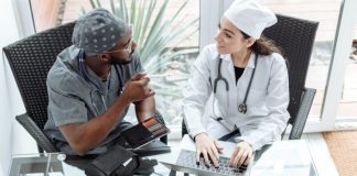 Médicas recebem menos da metade de salários dos homens Médicas recebem menos da metade de salários dos homens