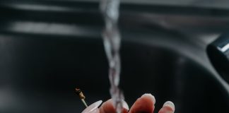 Dados apontam deficiência no saneamento e reclamações por cobranças de água Dados apontam deficiência no saneamento e reclamações por cobranças de água