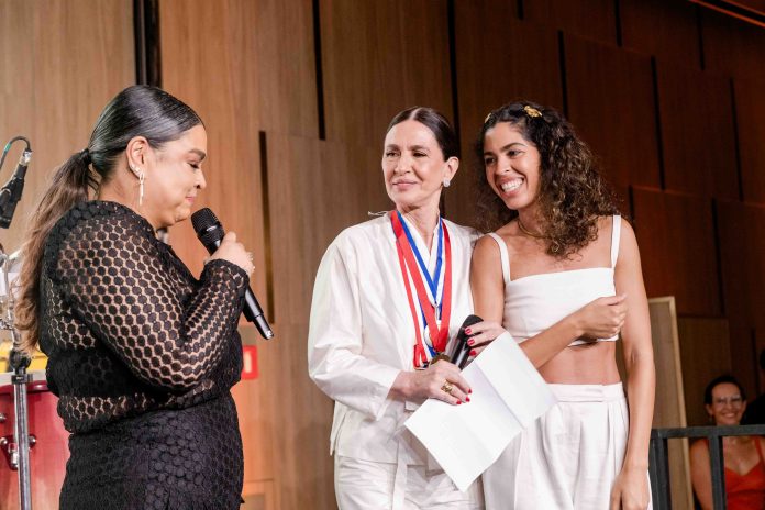 Prêmio Mulher do Ano celebra empoderamento feminino Prêmio Mulher do Ano celebra empoderamento feminino