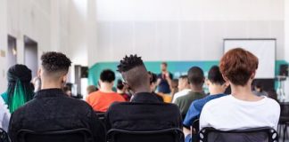 Acesso à tecnologia apresenta desafios no ensino brasileiro Acesso à tecnologia apresenta desafios no ensino brasileiro