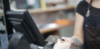 Uso do cartão de crédito requer cuidados redobrados nas compras de fim de ano Uso do cartão de crédito requer cuidados redobrados nas compras de fim de ano