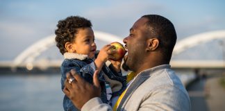 Consumo de frutas e cereais ajuda a higiene bucal nas férias
