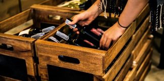 França destina € 200 milhões para destruir vinho excedente França destina € 200 milhões para destruir vinho excedente