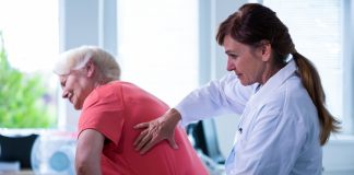 Idade é sinal de alerta para fratura vertebral, diz estudo