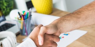 Empresas firmam parceria para vender itens personalizáveis