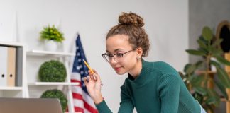 Mercado de trabalho aquecido nos EUA favorece imigrantes