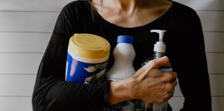 Misturar produtos de limpeza aumenta risco de acidentes Misturar produtos de limpeza aumenta risco de acidentes