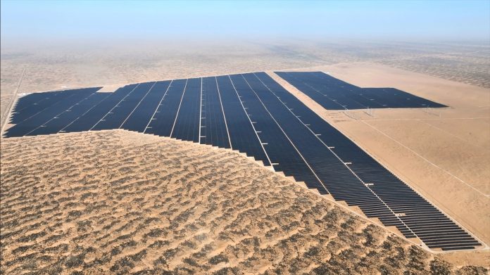 Usina solar em deserto chinês gerará 540 milhões de kWh/ano Usina solar em deserto chinês gerará 540 milhões de kWh/ano