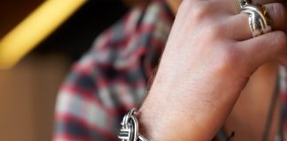 Consultoria avalia mercado de joias masculinas em US$ 6,5 bi Consultoria avalia mercado de joias masculinas em US$ 6,5 bi