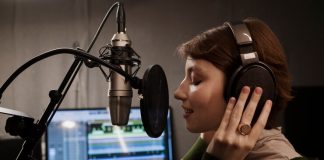 Dubladores pedem pela regulamentação do uso de IA no país Dubladores pedem pela regulamentação do uso de IA no país