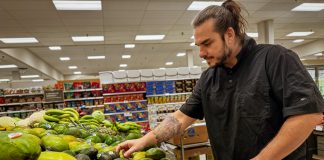 Chefs encontram variedade de ingredientes frescos em SP Chefs encontram variedade de ingredientes frescos em SP