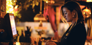 Mulheres são 54% dos funcionários de bares e restaurantes
