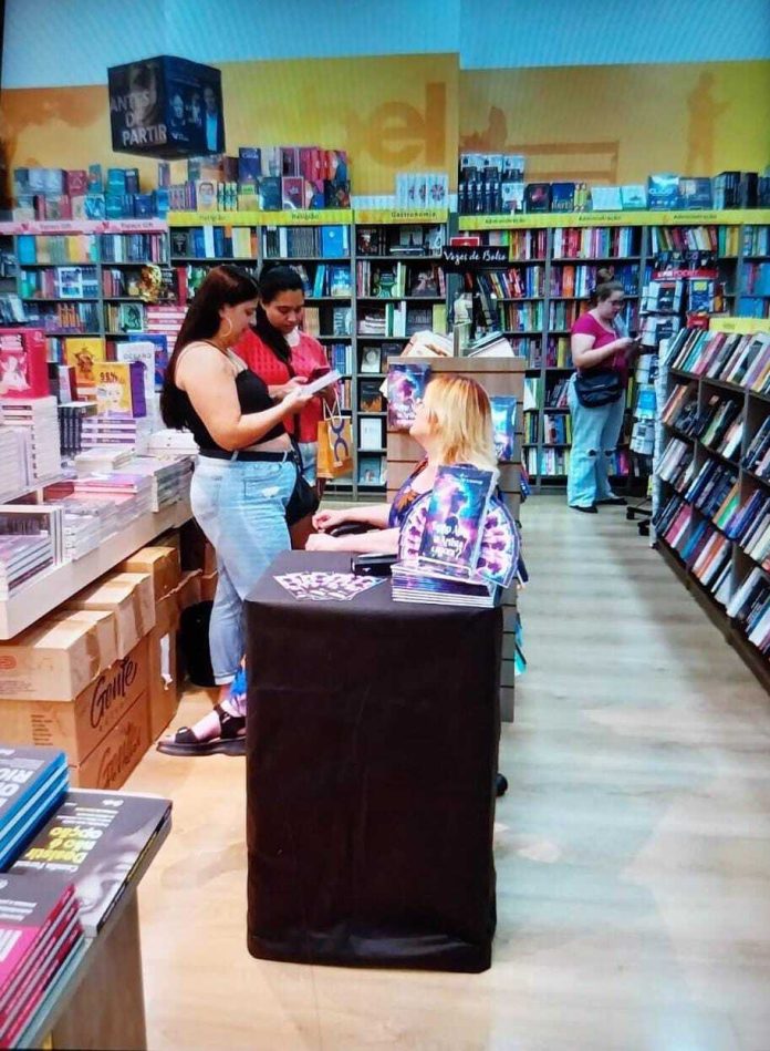 Autora lança livro que alia arte e autoconhecimento Autora lança livro que alia arte e autoconhecimento