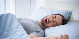 Risco de AVC aumenta em 56% em pessoas que roncam