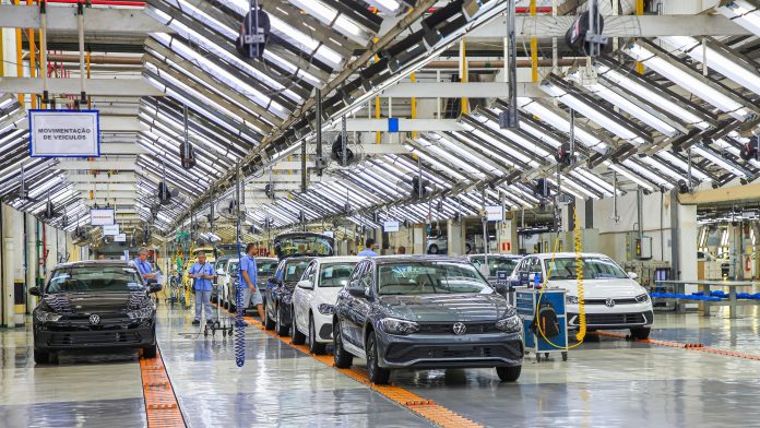 Macke apoia parceria de R$ 500 mi entre Volkswagen e BNDES Macke apoia parceria de R$ 500 mi entre Volkswagen e BNDES