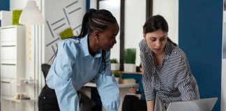 Preconceito enraizado dificulta avanço profissional feminino