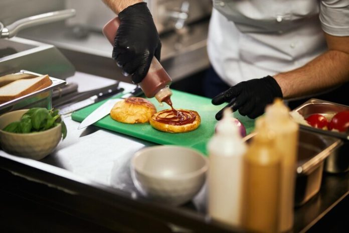 Setor de food service emprega 6 milhões de pessoas no Brasil Setor de food service emprega 6 milhões de pessoas no Brasil