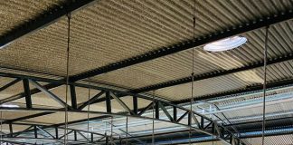 Comércio online de roupas oferece conveniência e atrai venda Comércio online de roupas oferece conveniência e atrai venda