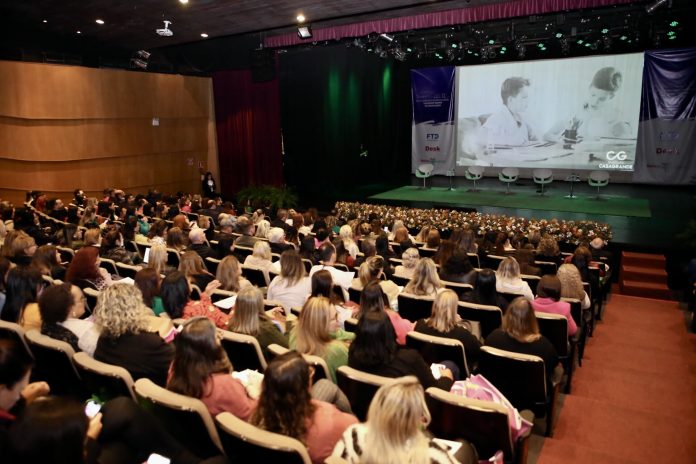 Congresso Internacional discute o futuro da educação no Brasil Congresso Internacional discute o futuro da educação no Brasil