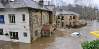 Água sanitária adquire importância vital depois de enchentes Água sanitária adquire importância vital depois de enchentes