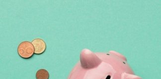 Economista mostra como ensinar educação financeira aos filhos e investir