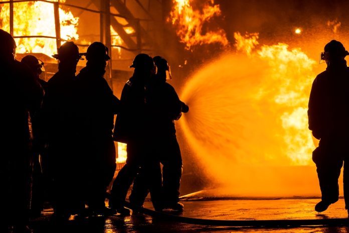 Indústria: bombeiros apagam 20 incêndios em seis meses no CE