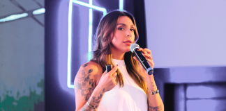 Vika Ferrari conduz encontro entre empresárias