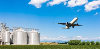 Logística agrícola transporta de maquinários a moléculas