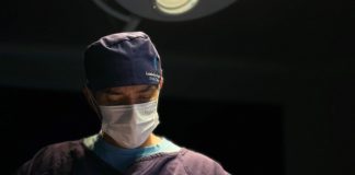 Cirurgião plástico explica o que é o sutiã interno