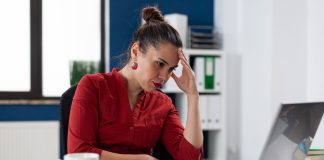 Avanço da liderança feminina em empresas diminui, diz estudo