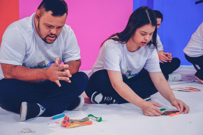 Grupo Gazin realiza campanha Pintando o 7 em prol das Apaes Grupo Gazin realiza campanha Pintando o 7 em prol das Apaes