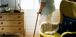 Ortopedistas alertam sobre os perigos de quedas para idosos Ortopedistas alertam sobre os perigos de quedas para idosos