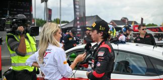 Vitória de piloto brasileiro repercute na imprensa dos EUA Vitória de piloto brasileiro repercute na imprensa dos EUA