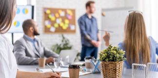 Ofertas de vagas de trabalho em home office caem no Brasil