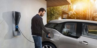 Novas tecnologias devem movimentar o mercado de automóveis Novas tecnologias devem movimentar o mercado de automóveis